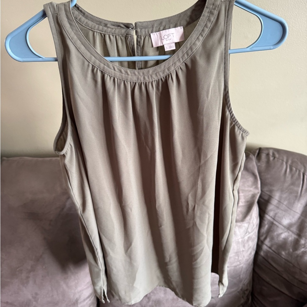 LOFT Women's Olive Sleeveless Blouse